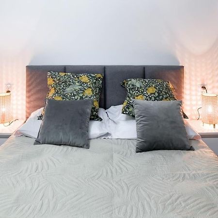 Charming Apartment In Calm And Central Area Krasków Exterior foto