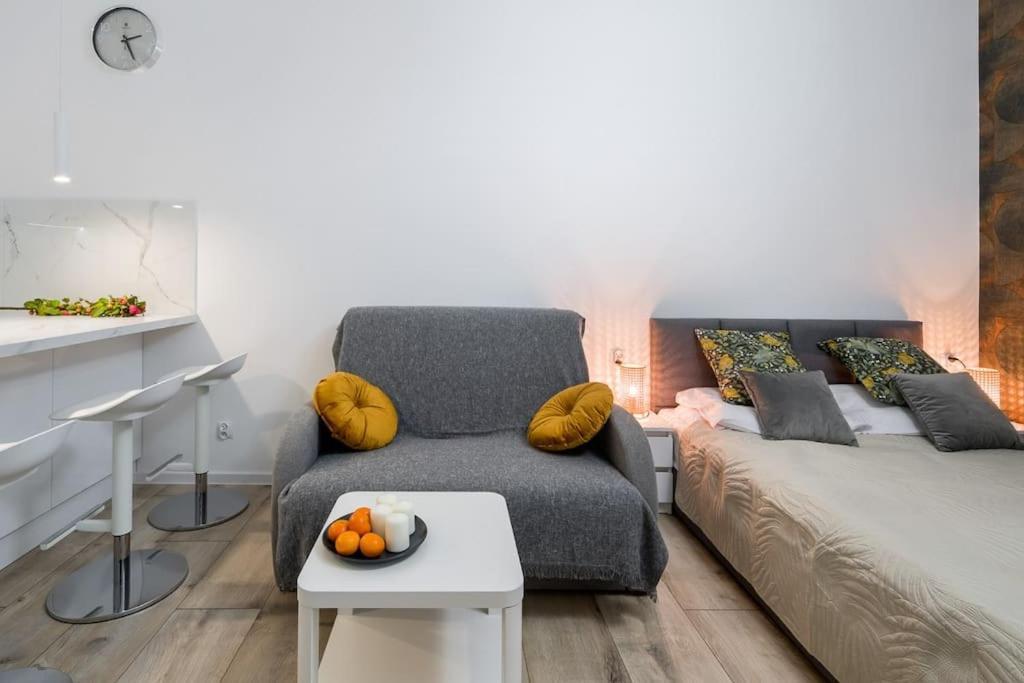 Charming Apartment In Calm And Central Area Krasków Exterior foto